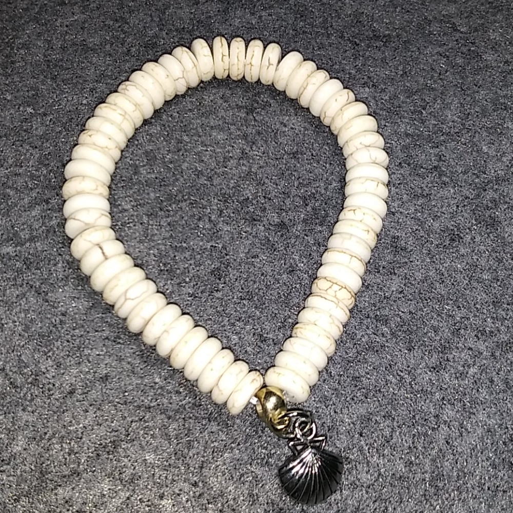 Moon bead bracelet with shell charm